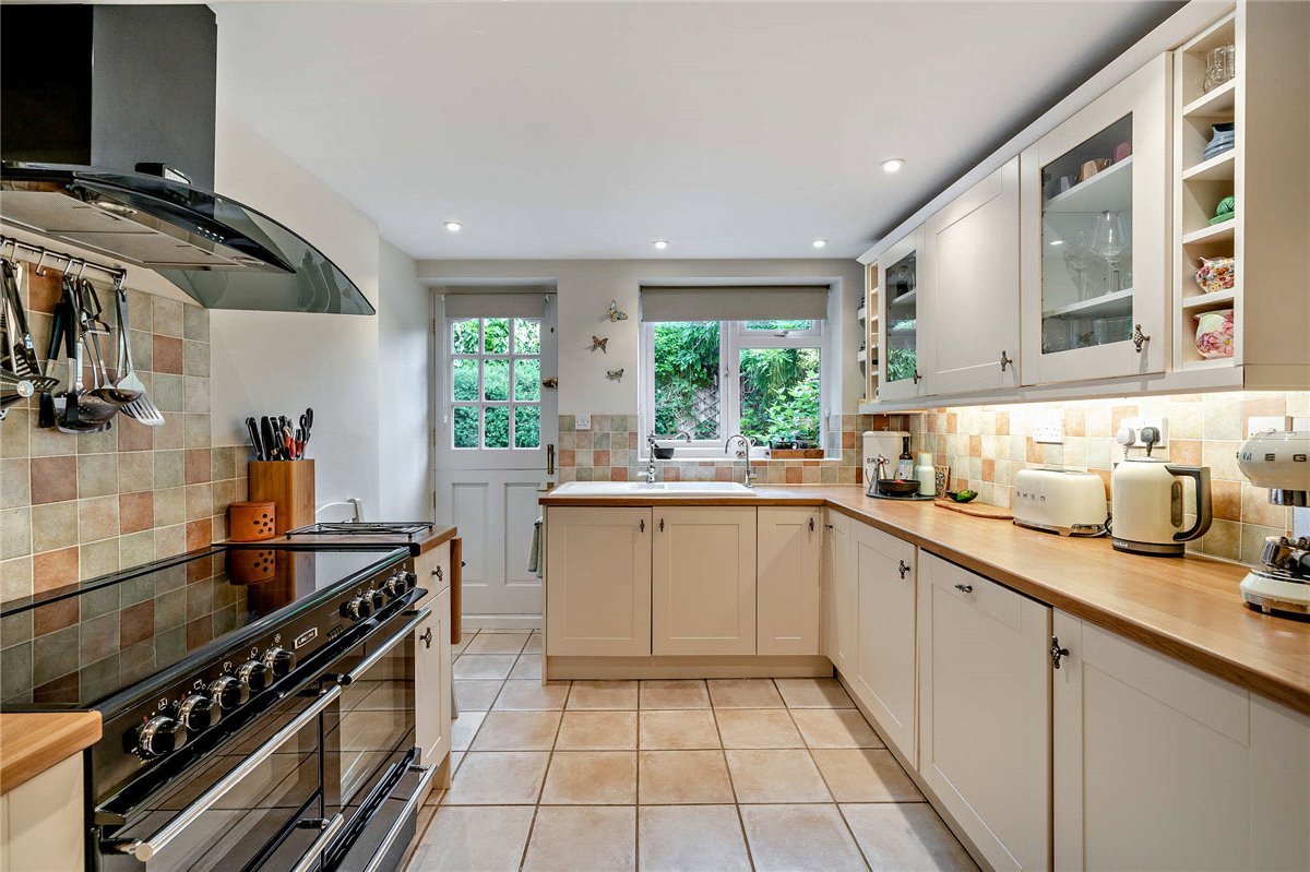 2 bedroom bungalow, Ridgeway Close, Hermitage RG18 - Sold STC