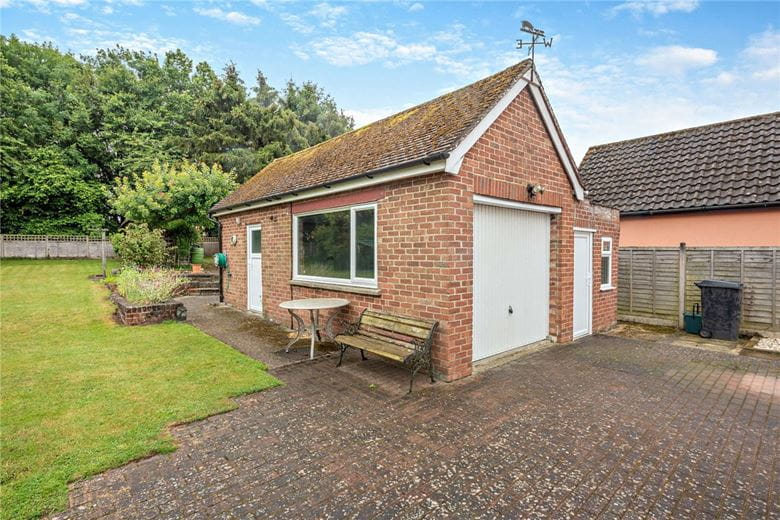 3 bedroom bungalow, Long Lane, Hermitage RG18 - Available