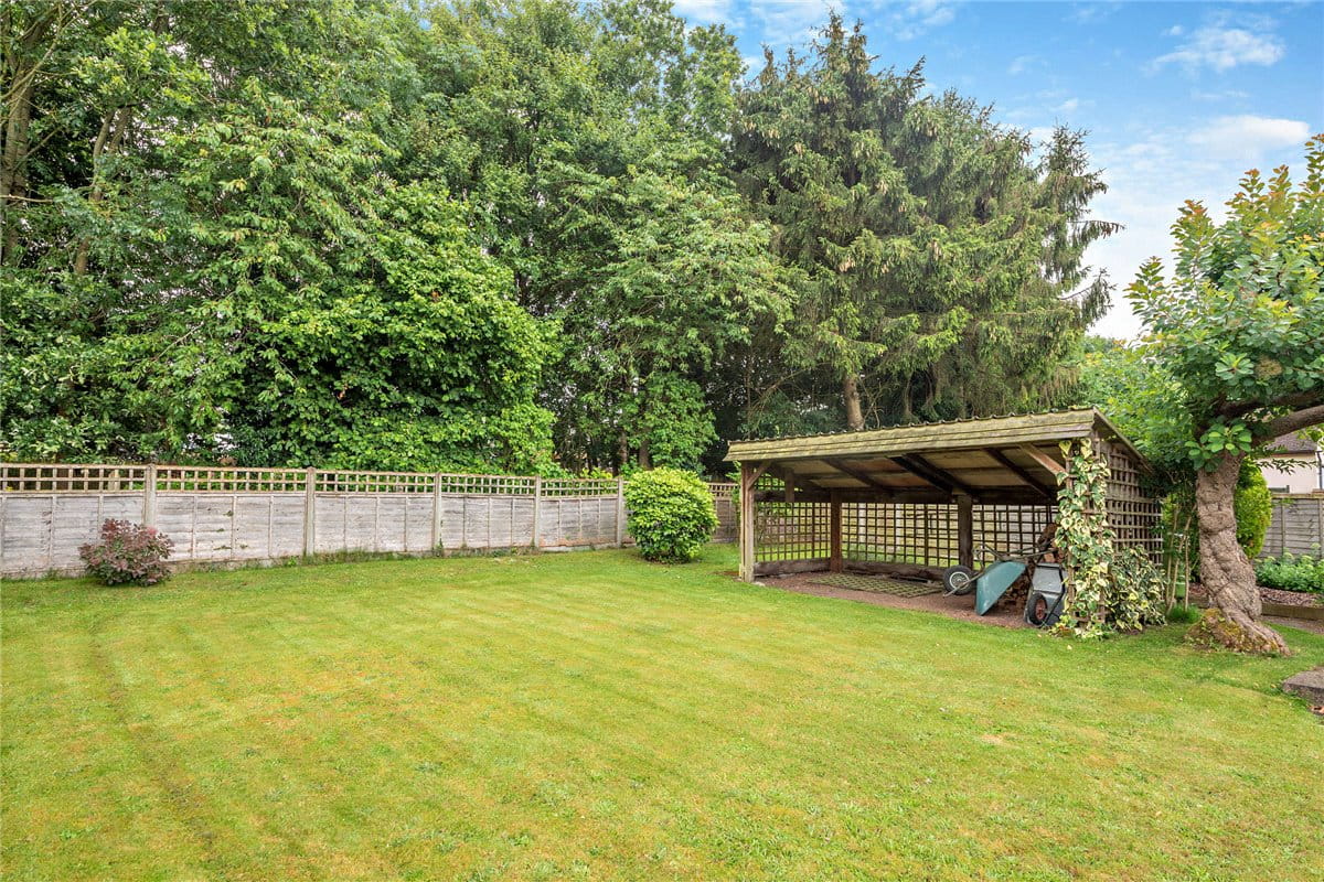 3 bedroom bungalow, Long Lane, Hermitage RG18 - Available