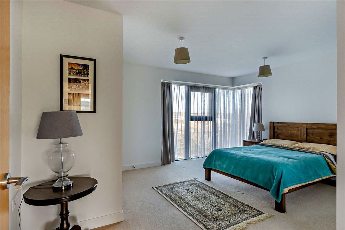 2 bedroom flat, Kingman Way, Newbury RG14 - Available