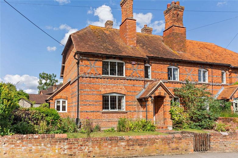 3 bedroom house, Newbury Road, Kingsclere RG20 - Sold STC