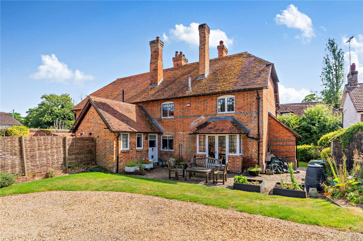 3 bedroom house, Newbury Road, Kingsclere RG20 - Sold STC