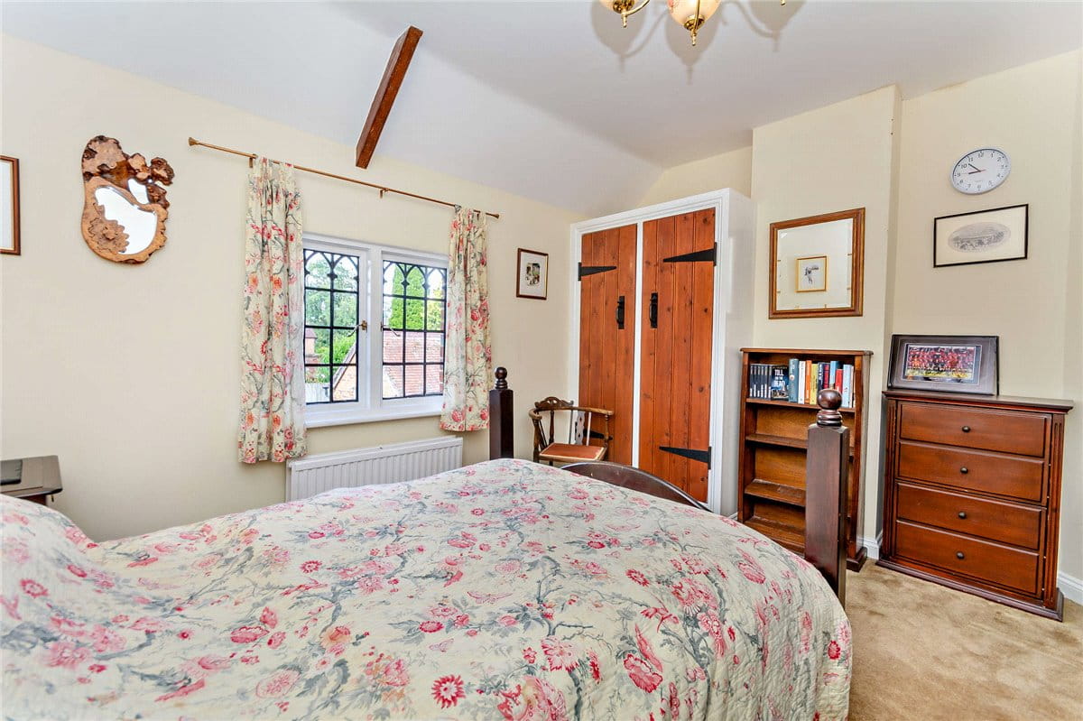 3 bedroom house, Newbury Road, Kingsclere RG20 - Sold STC