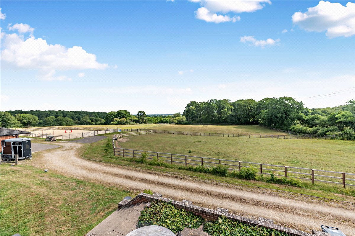 3.2 acres House, Wickham Heath, Newbury RG20 - Sold STC