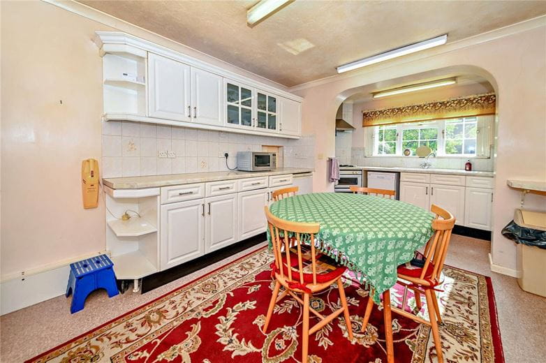 4 bedroom house, Donnington Square, Newbury RG14 - Sold