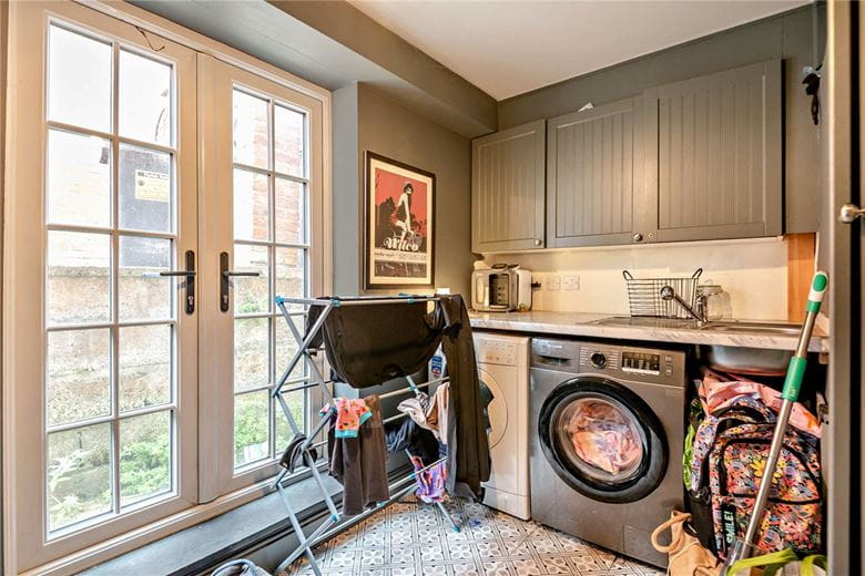 4 bedroom house, Cold Ash Hill, Cold Ash RG18 - Available