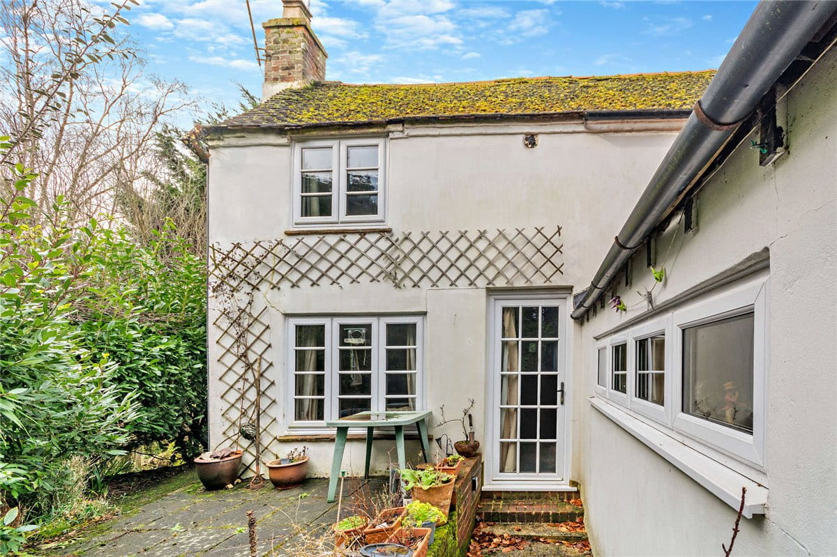 2 bedroom house, Belmont, Woodspeen RG20 - Available