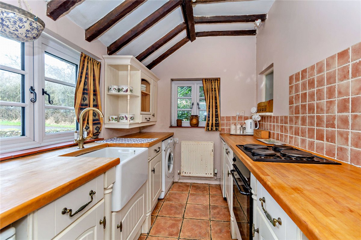 2 bedroom house, Belmont, Woodspeen RG20 - Available