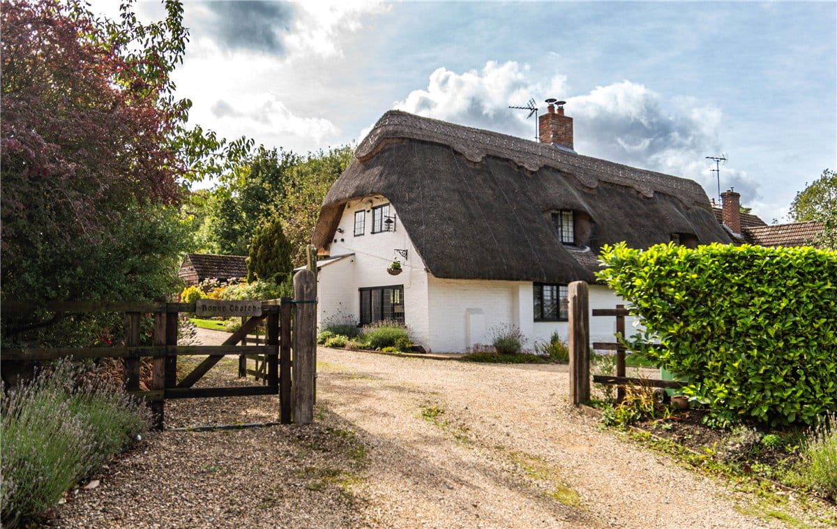 4 bedroom cottage, Newbury Road, Wickham RG20 - Available