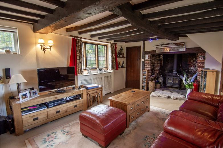 4 bedroom cottage, Newbury Road, Wickham RG20 - Available