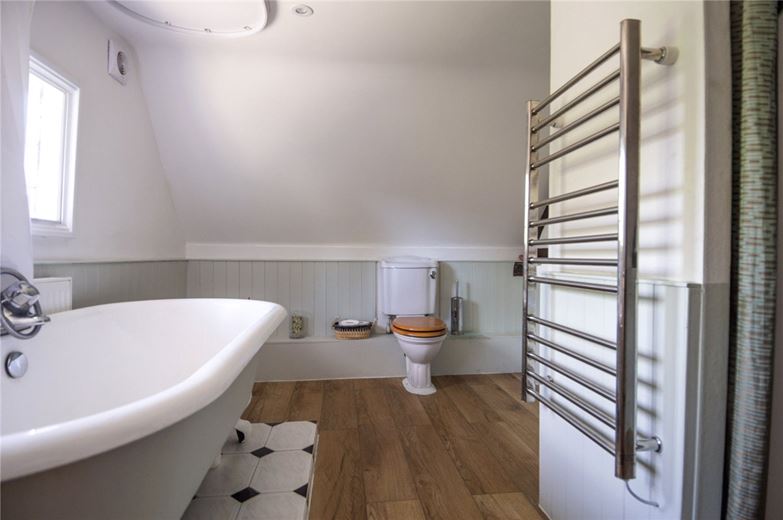 4 bedroom cottage, Newbury Road, Wickham RG20 - Available