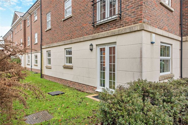 2 bedroom flat, Jago Court, Newbury RG14 - Sold STC