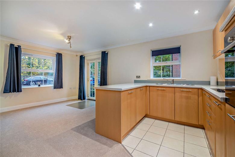 2 bedroom flat, Jago Court, Newbury RG14 - Sold STC