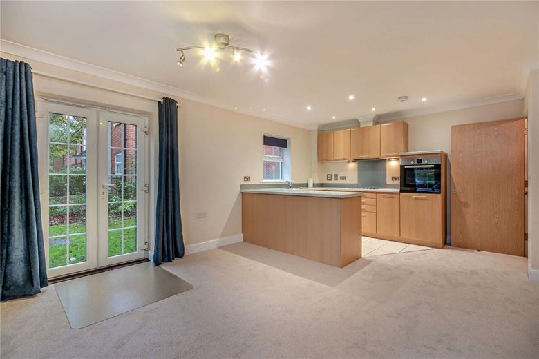 2 bedroom flat, Jago Court, Newbury RG14 - Sold STC
