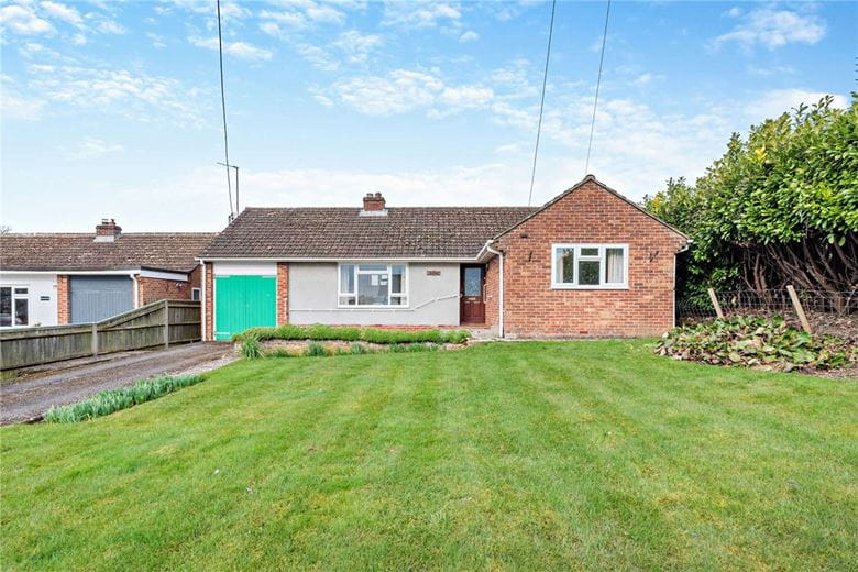 4 bedroom bungalow, Shop Lane, Leckhampstead RG20 - Available