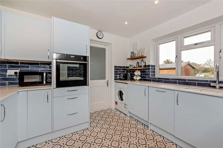 4 bedroom bungalow, Shop Lane, Leckhampstead RG20 - Available