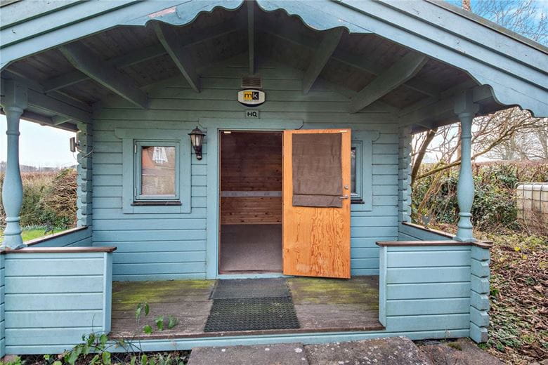 3 bedroom house, Gravelly Close, North End RG20 - Available