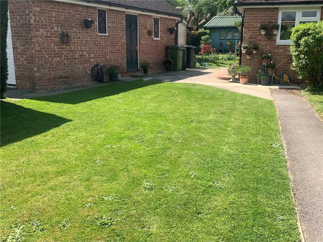 3 bedroom house, Gravelly Close, North End RG20 - Available