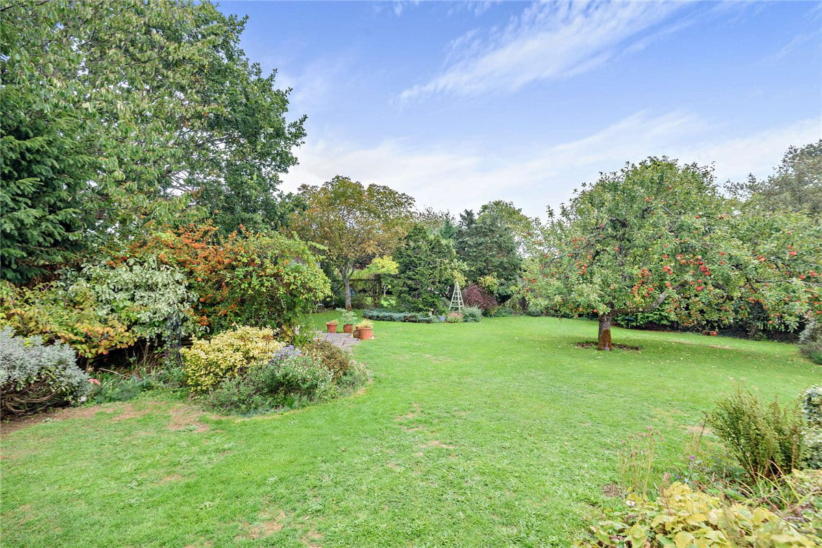 5 bedroom bungalow, Long Grove, Upper Bucklebury RG7 - Available