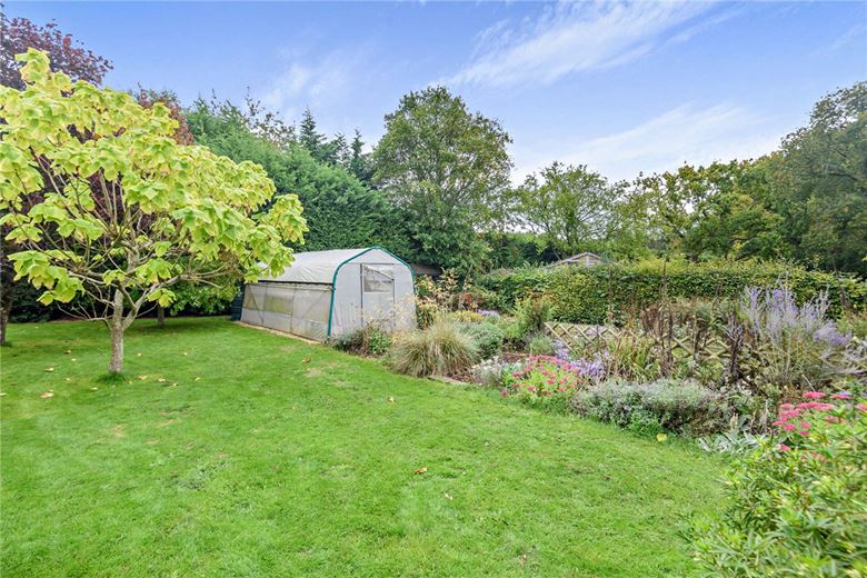 5 bedroom bungalow, Long Grove, Upper Bucklebury RG7 - Available