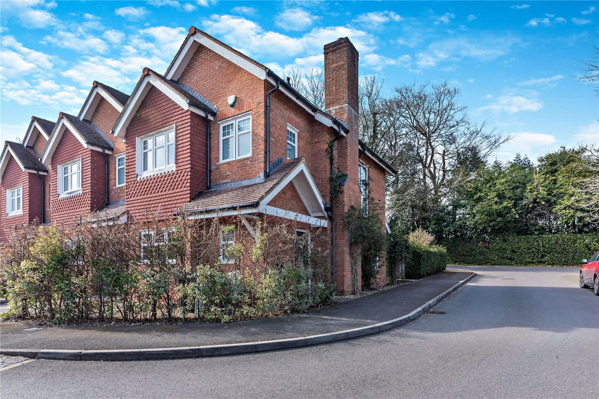 2 bedroom house, Paddock End, Woolton Hill RG20 - Sold