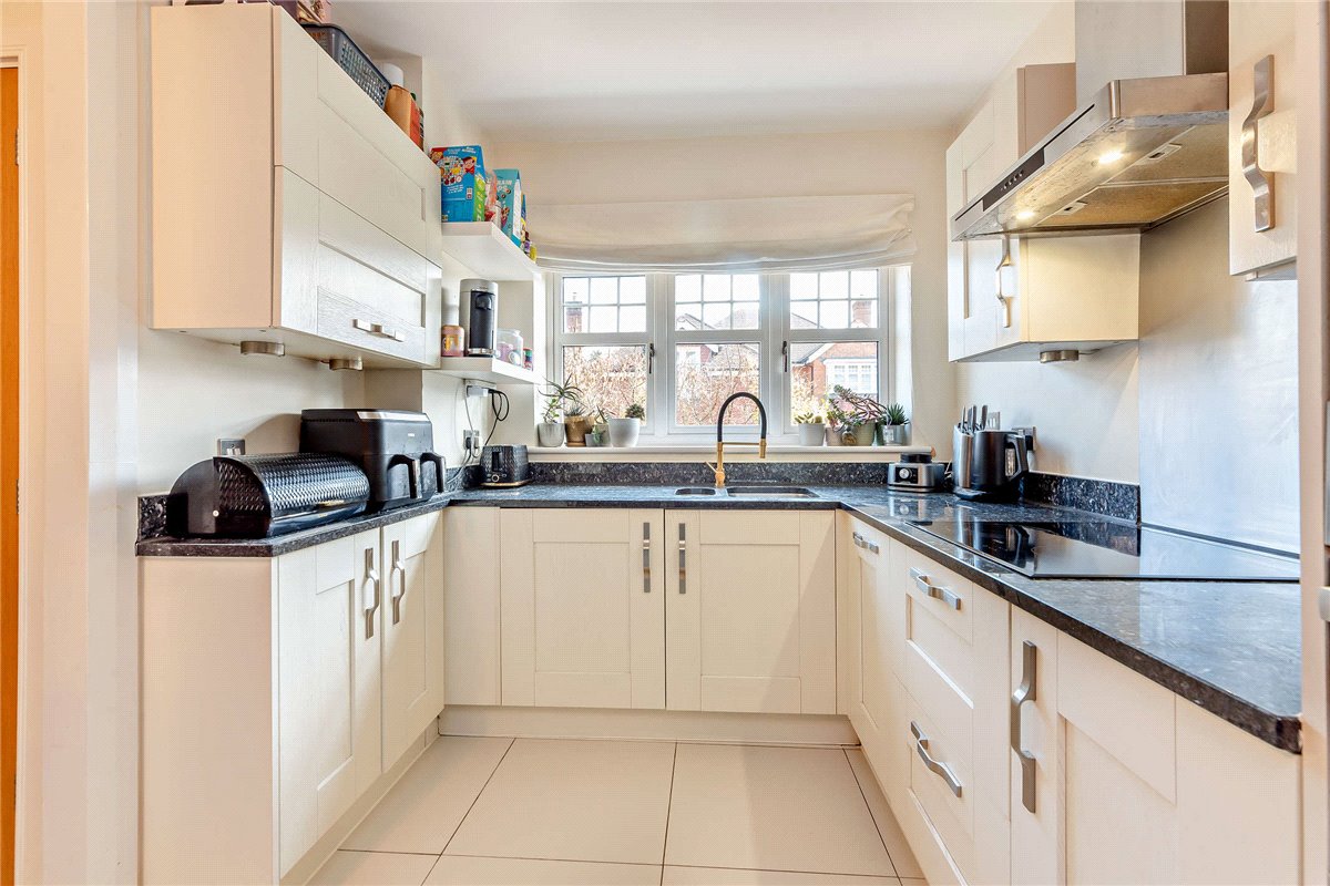 2 bedroom house, Paddock End, Woolton Hill RG20 - Sold