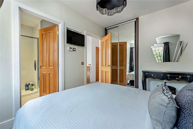 2 bedroom house, Paddock End, Woolton Hill RG20 - Sold