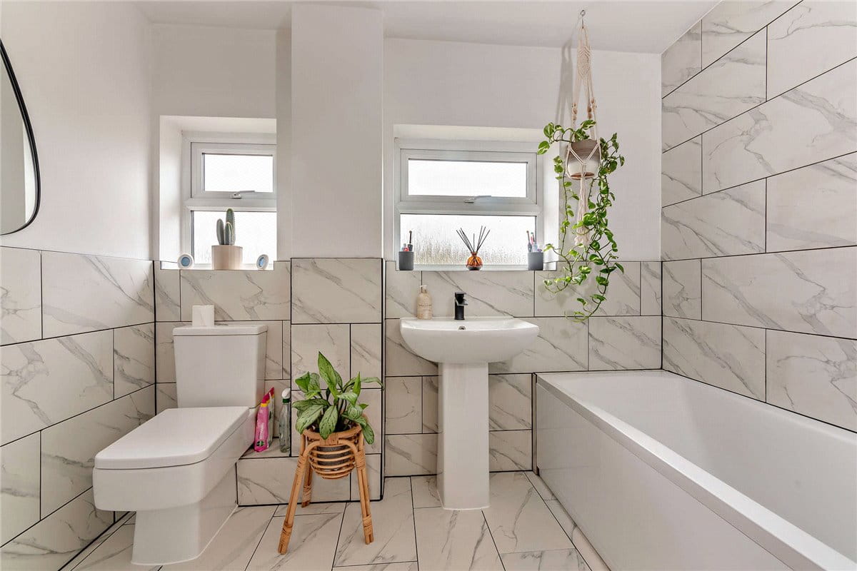 3 bedroom house, Copnor Close, Woolton Hill RG20 - Sold