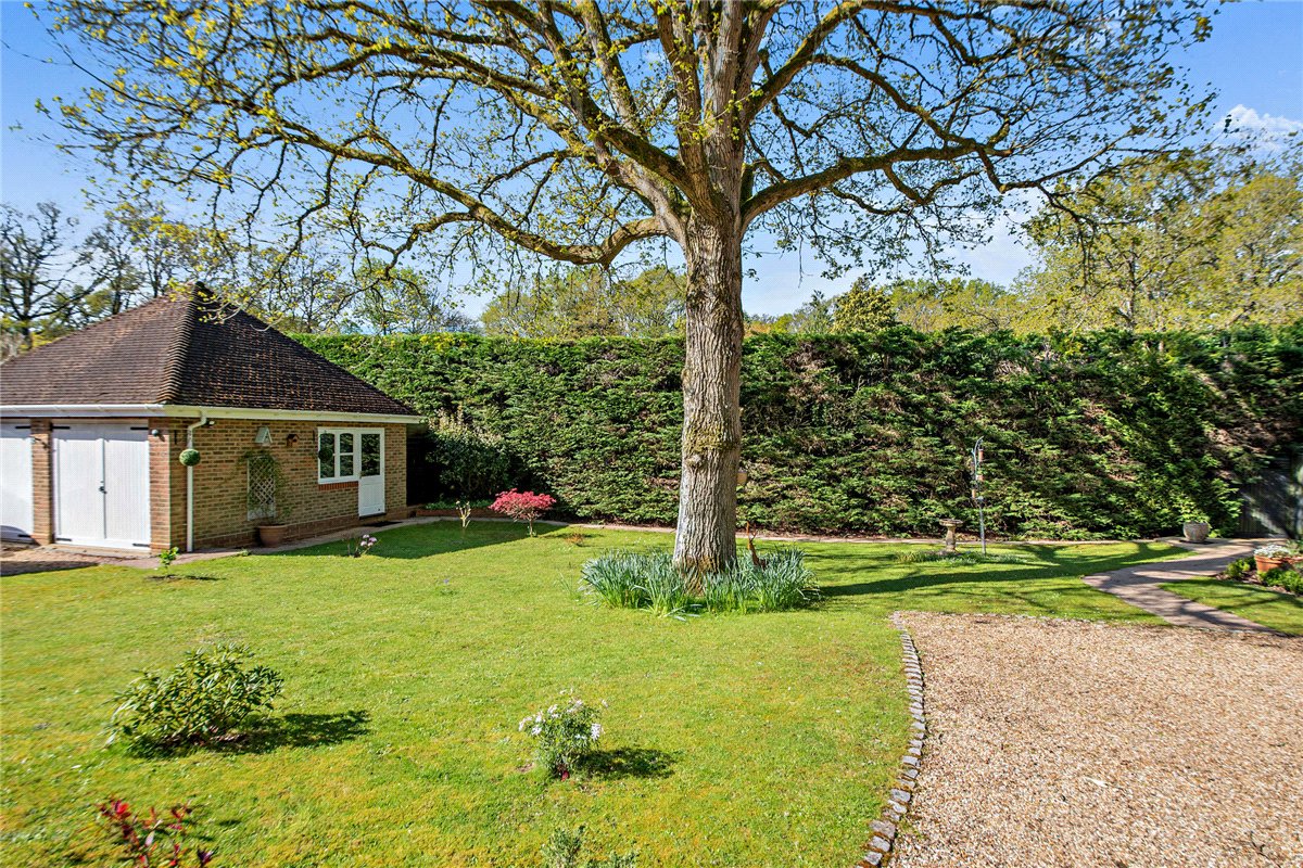 5 bedroom house, Oak Close, Baughurst RG26 - Available