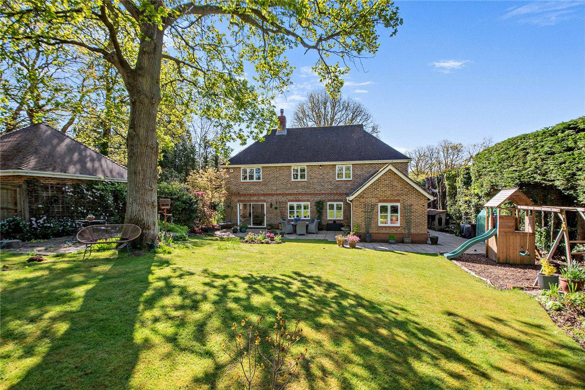 5 bedroom house, Oak Close, Baughurst RG26 - Available