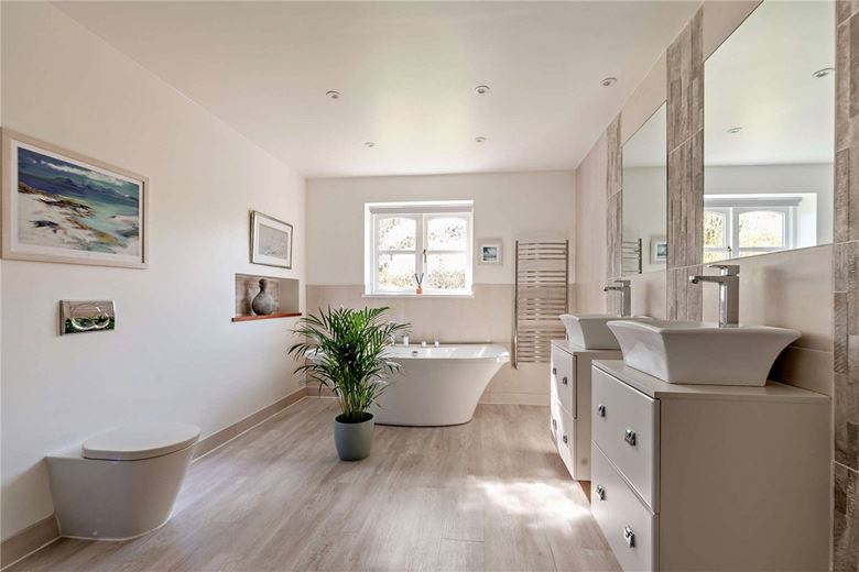 5 bedroom house, Oak Close, Baughurst RG26 - Available