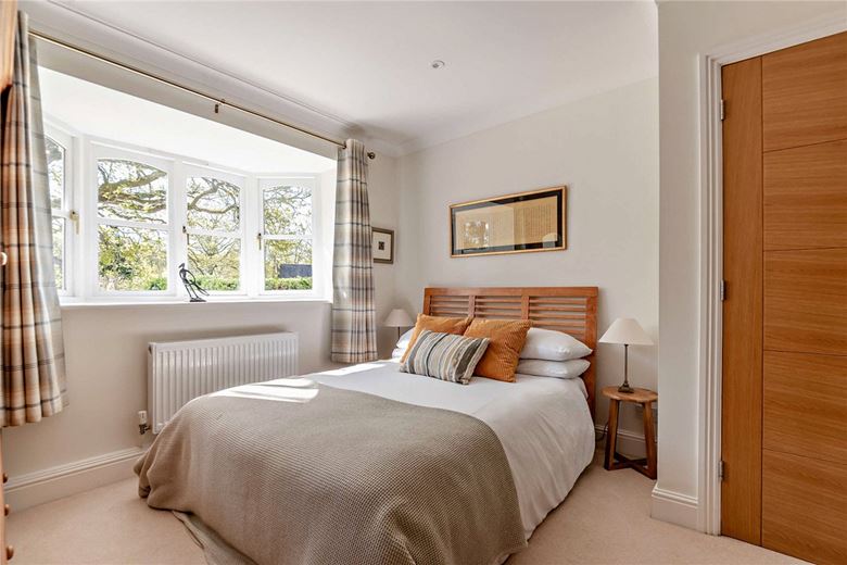 5 bedroom house, Oak Close, Baughurst RG26 - Available