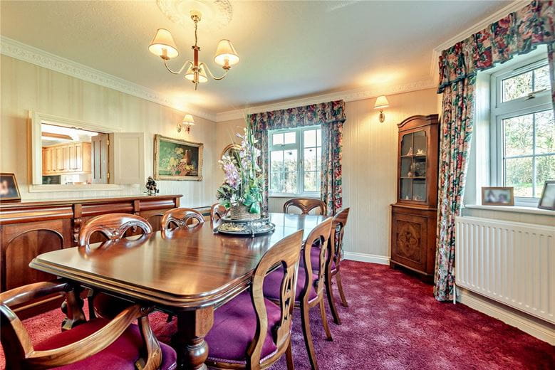 5 bedroom house, Fox's Lane, Kingsclere RG20 - Available
