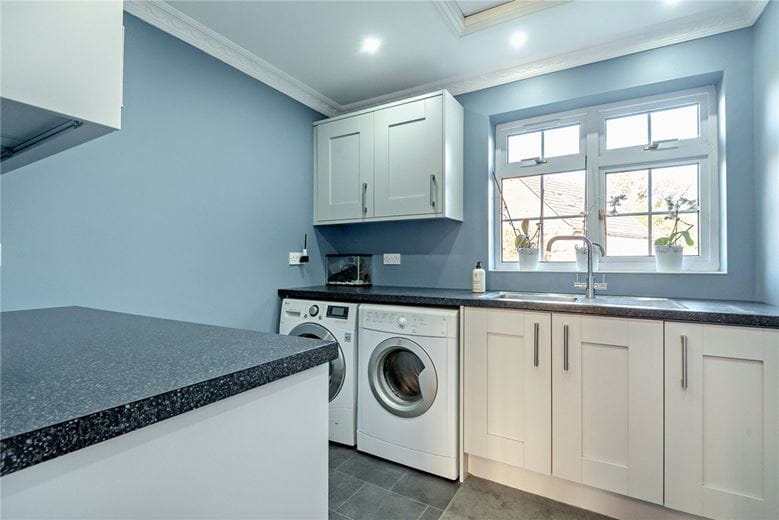 5 bedroom house, Fox's Lane, Kingsclere RG20 - Available