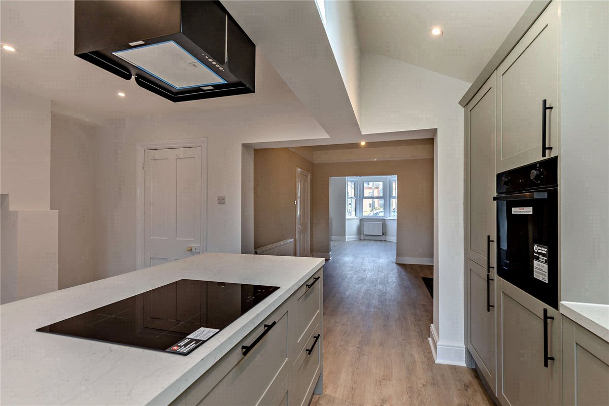 3 bedroom house, Andover Road, Newbury RG14 - Sold