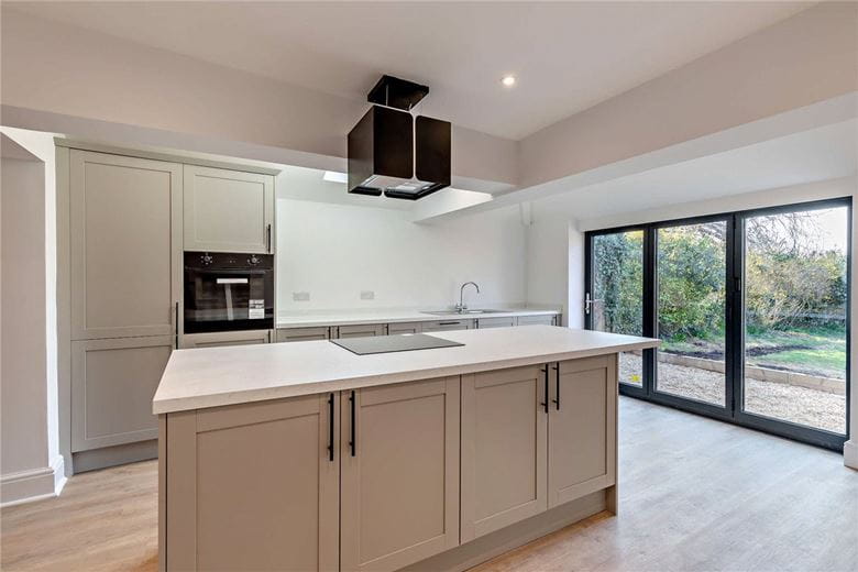 3 bedroom house, Andover Road, Newbury RG14 - Sold