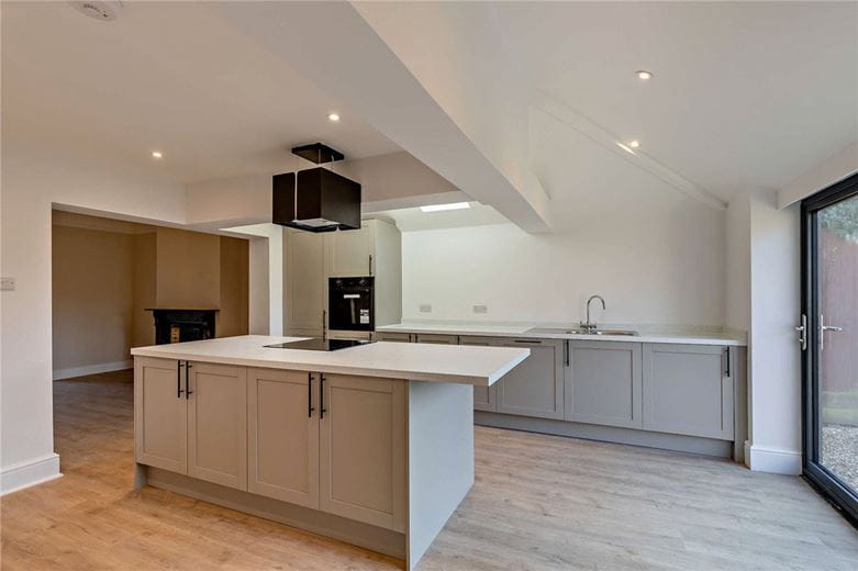 3 bedroom house, Andover Road, Newbury RG14 - Available