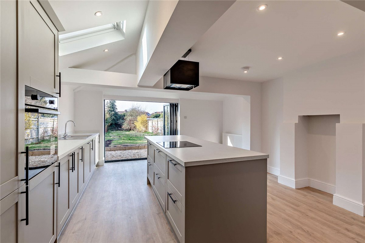 3 bedroom house, Andover Road, Newbury RG14 - Sold