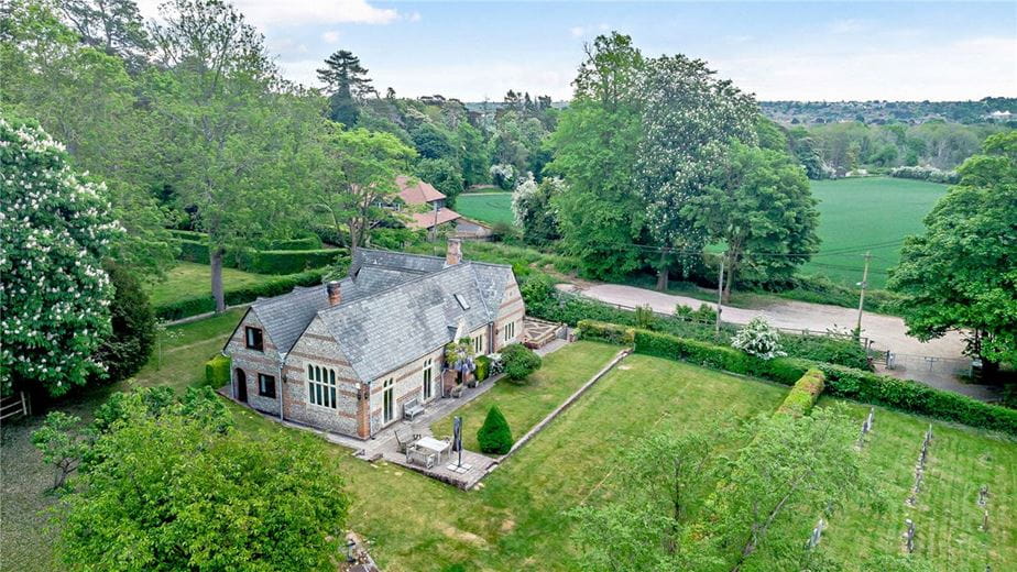 4 bedroom house, Church Lane, Speen RG14 - Available