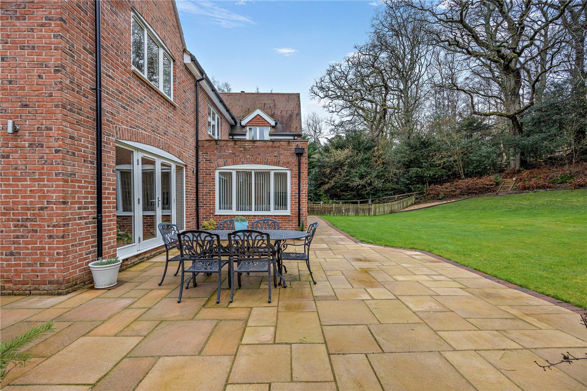 5 bedroom house, Thornford Road, Crookham Common RG19 - Available