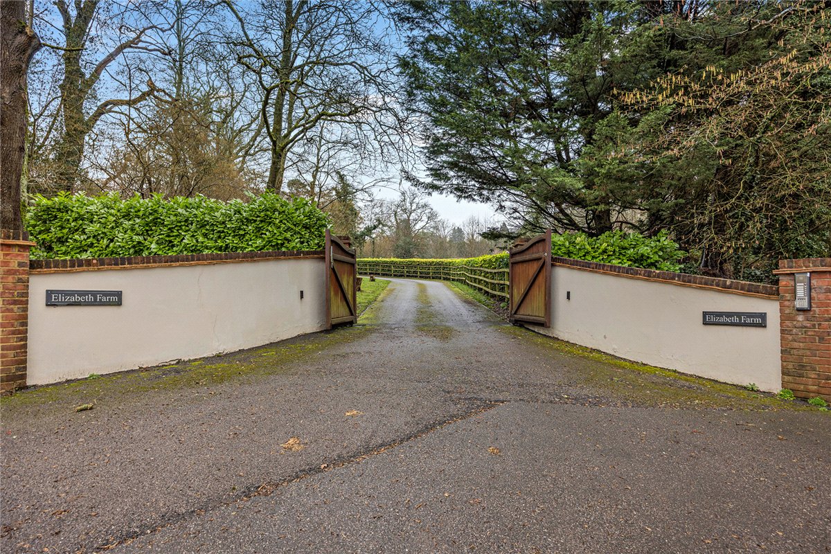 5 bedroom house, Thornford Road, Crookham Common RG19 - Available