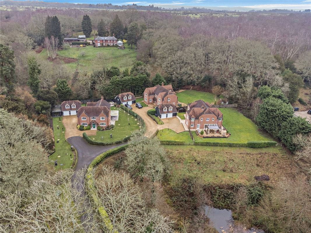 5 bedroom house, Thornford Road, Crookham Common RG19 - Available