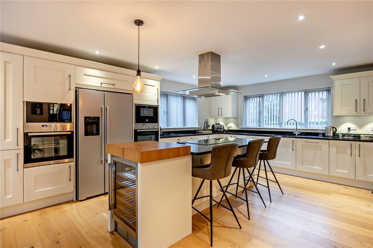 5 bedroom house, Thornford Road, Crookham Common RG19 - Available