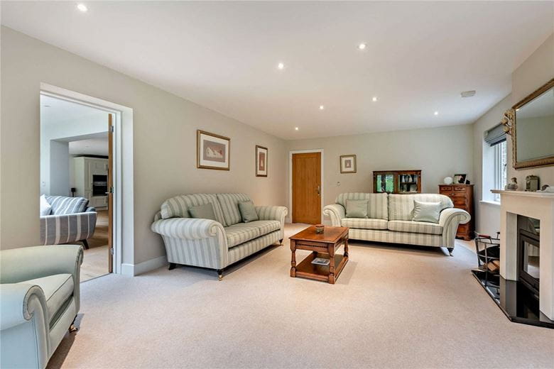 5 bedroom house, Thornford Road, Crookham Common RG19 - Available