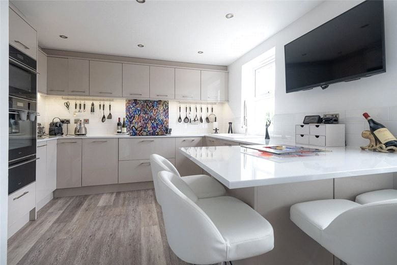 4 bedroom house, Greenham, Newbury RG19 - Available