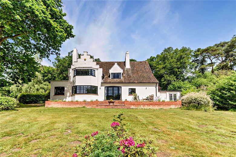 4 bedroom house, Bishops Green, Newbury RG20 - Available