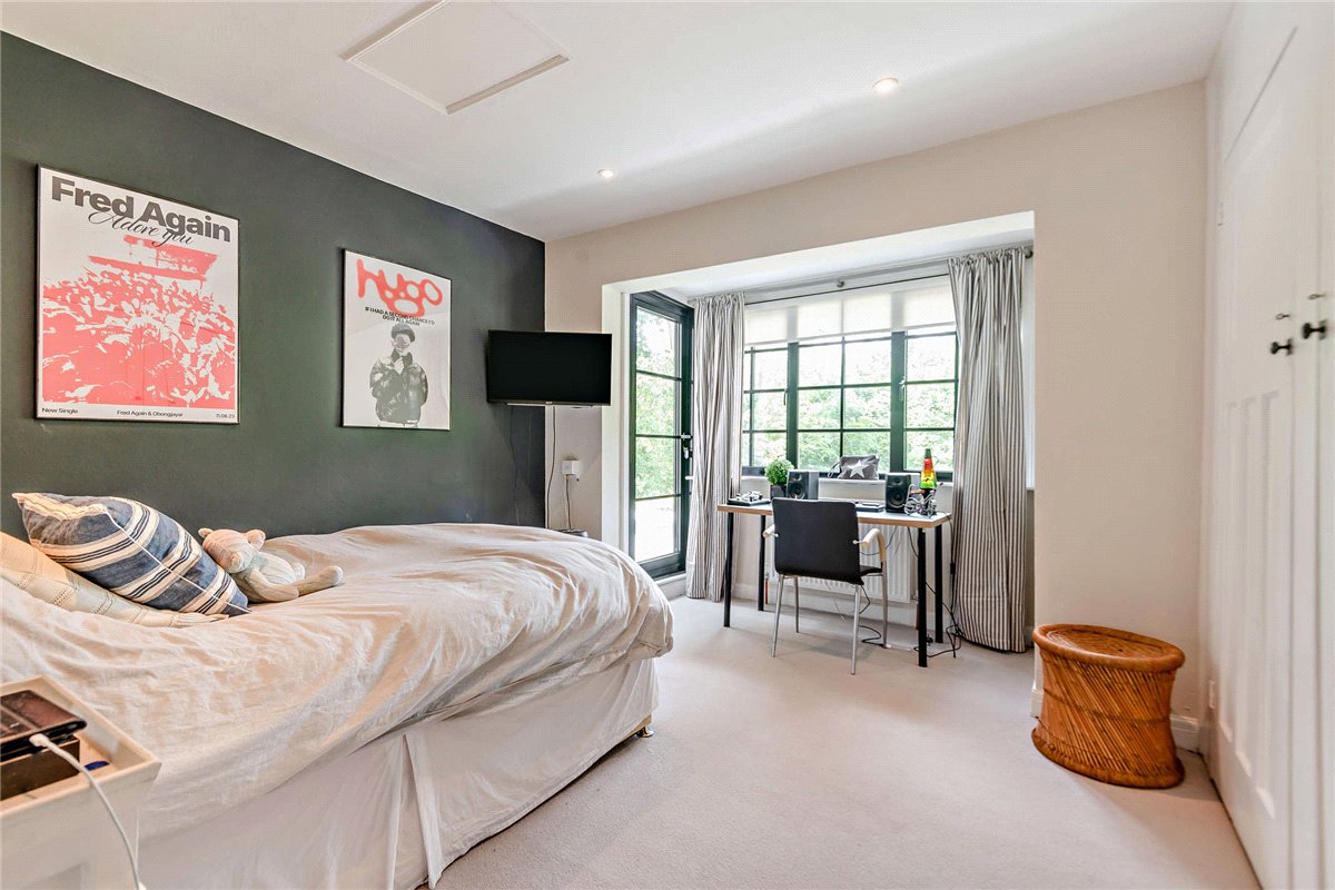 4 bedroom house, Bishops Green, Newbury RG20 - Available