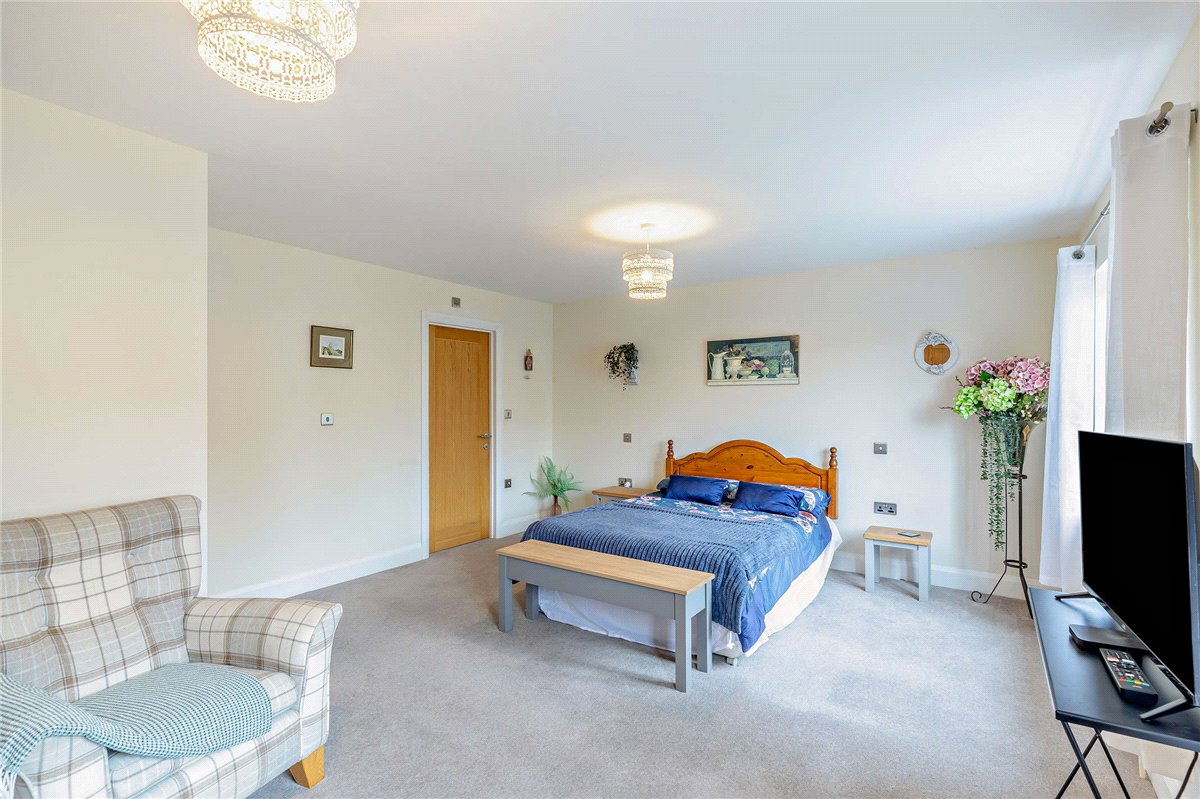 5 bedroom house, The Dolmans, Shaw RG14 - Sold STC