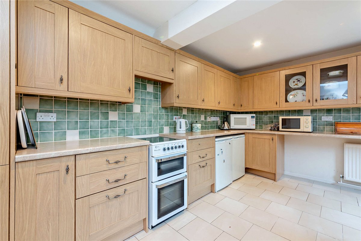 3 bedroom house, Harwood Rise, Woolton Hill RG20 - Sold STC