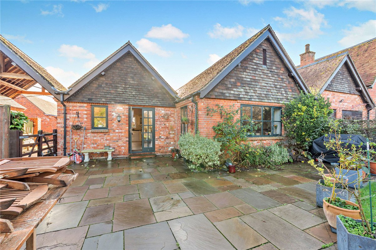 4 bedroom house, Hambridge Lane, Newbury RG14 - Available